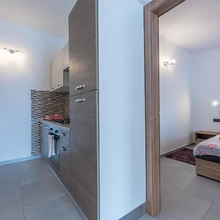 Vikendica Georgine Mit Pool *