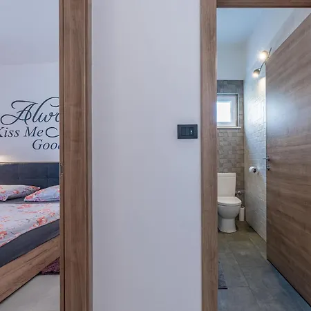 Vikendica Georgine Mit Pool *