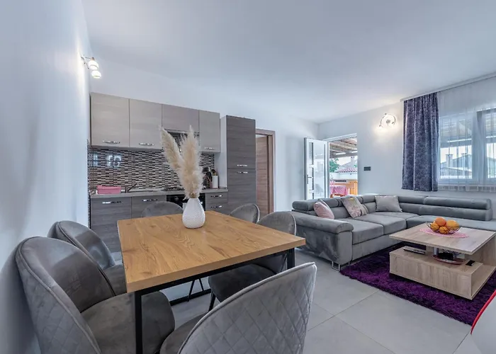 Будинок відпочинку Georgine Mit Pool *