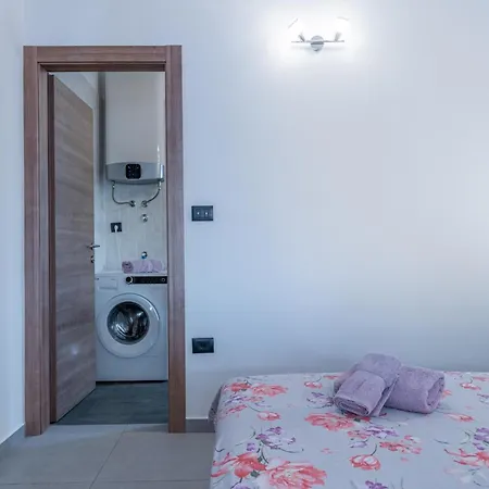 Georgine Mit Pool * Pula