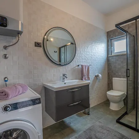 別荘 Georgine Mit Pool