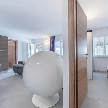 Georgine Mit Pool 別荘 プーラ