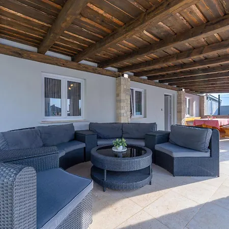 Ferienhaus Georgine Mit Pool *