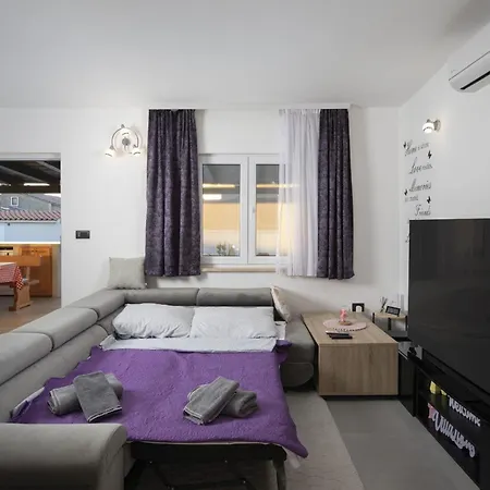 Holiday home Georgine Mit Pool Pula