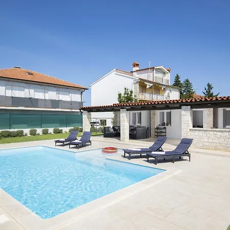 Georgine Mit Pool *