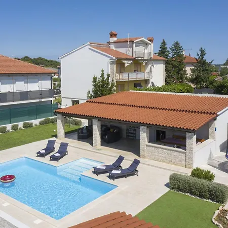 Holiday home Georgine Mit Pool Pula