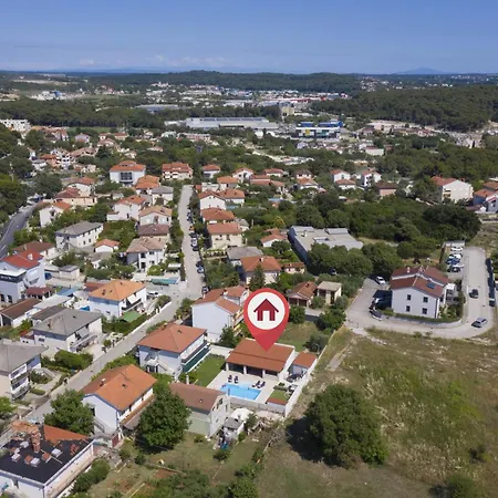 Holiday home Georgine Mit Pool Pula