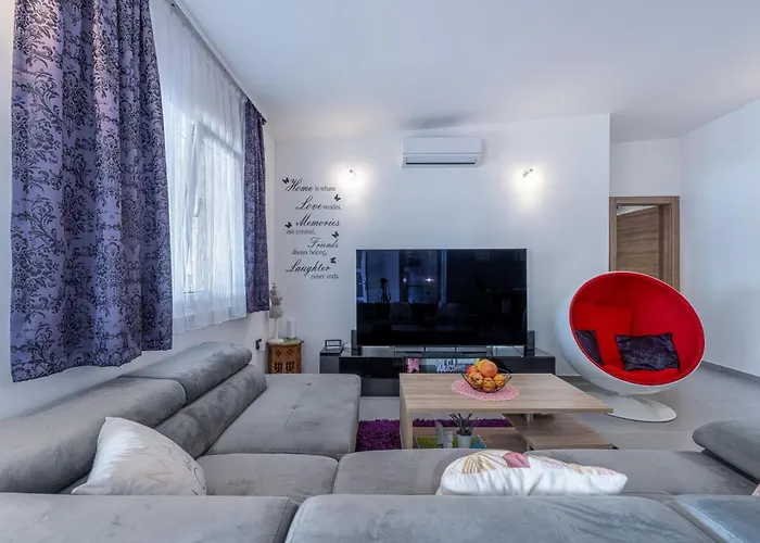 Georgine Mit Pool * Pula