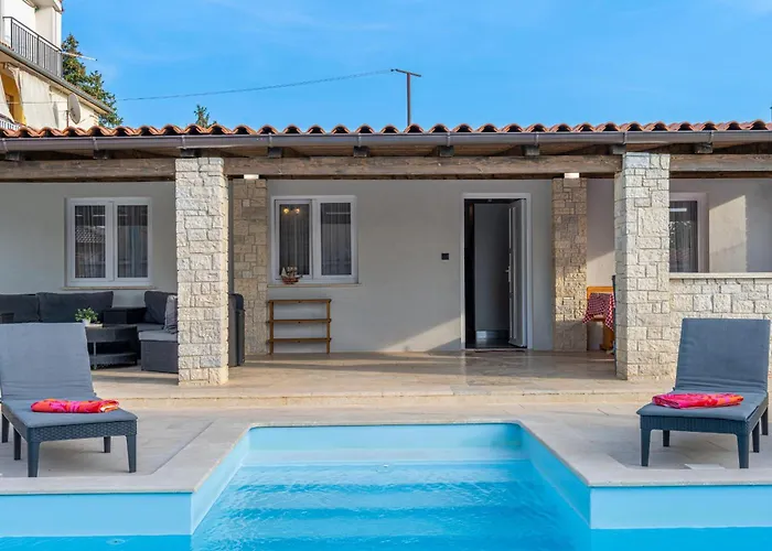 Georgine Mit Pool * Pula